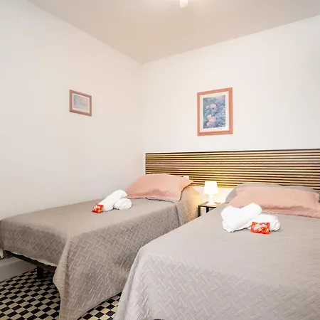 Bed & Breakfast Gar House By 3*