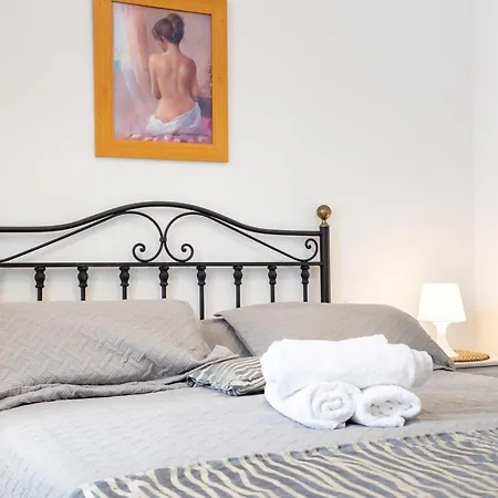 Gar House By Bed & Breakfast