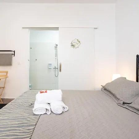 Bed & Breakfast Gar House By 3*